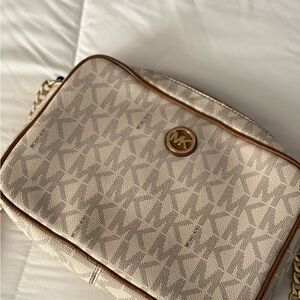 Authentic Michael Kors Jet Set Crossbody Bag